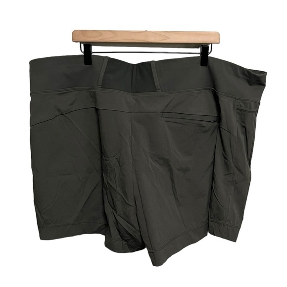 Athleta Trekkie North Short - Picture 3 of 8